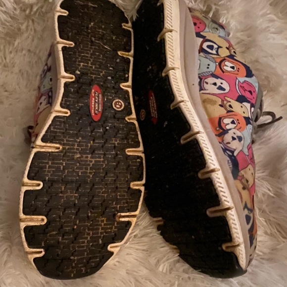 Skechers - Picture 8 of 16